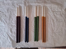 Carregar imagem no visualizador da galeria, Par de Velas bastão 'Rainhas Pintadas"