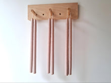 Carregar imagem no visualizador da galeria, Velas bastão As Rainhas.