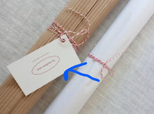 Carregar imagem no visualizador da galeria, Velas bastão As Rainhas.