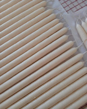 Carregar imagem no visualizador da galeria, Velas bastão As Rainhas.