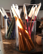 Carregar imagem no visualizador da galeria, Par de Velas bastão As Rainhas