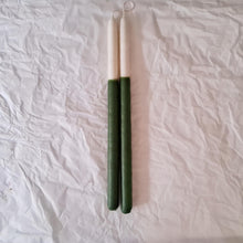 Carregar imagem no visualizador da galeria, Par de Velas bastão 'Rainhas Pintadas"