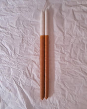 Carregar imagem no visualizador da galeria, Par de Velas bastão 'Rainhas Pintadas"