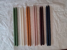 Carregar imagem no visualizador da galeria, Par de Velas bastão As Rainhas