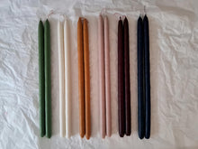 Carregar imagem no visualizador da galeria, Par de Velas bastão As Rainhas