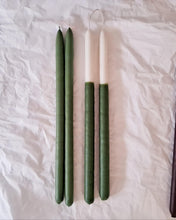 Carregar imagem no visualizador da galeria, Par de Velas bastão As Rainhas