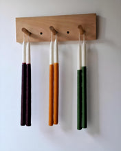 Carregar imagem no visualizador da galeria, Par de Velas bastão 'Rainhas Pintadas"