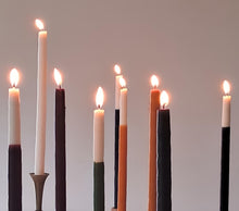 Carregar imagem no visualizador da galeria, Par de Velas bastão As Rainhas