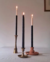 Carregar imagem no visualizador da galeria, Par de Velas bastão 'Rainhas Pintadas"