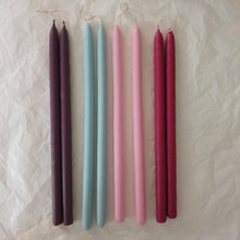 Carregar imagem no visualizador da galeria, Par de Velas bastão As Rainhas