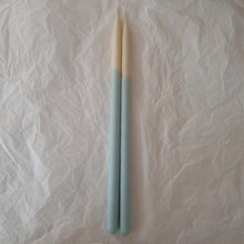 Carregar imagem no visualizador da galeria, Par de Velas bastão 'Rainhas Pintadas"